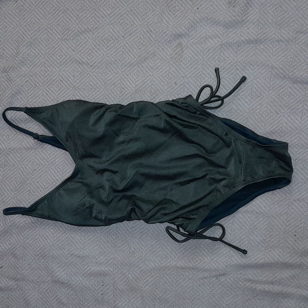 Emerald green women's swimsuit one piece v neck